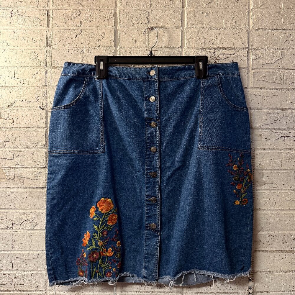 Est 1946 Plus Size 24W Denim Skirt Button Front Floral Embroidery Raw Hem
